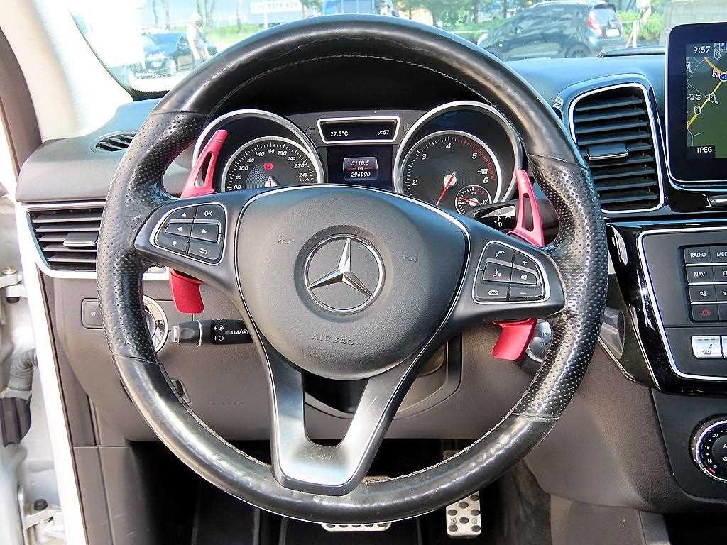 Mercedes Benz GLE Class - Vista 8