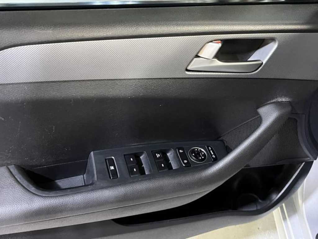 HYUNDAI Sonata - Vista 12
