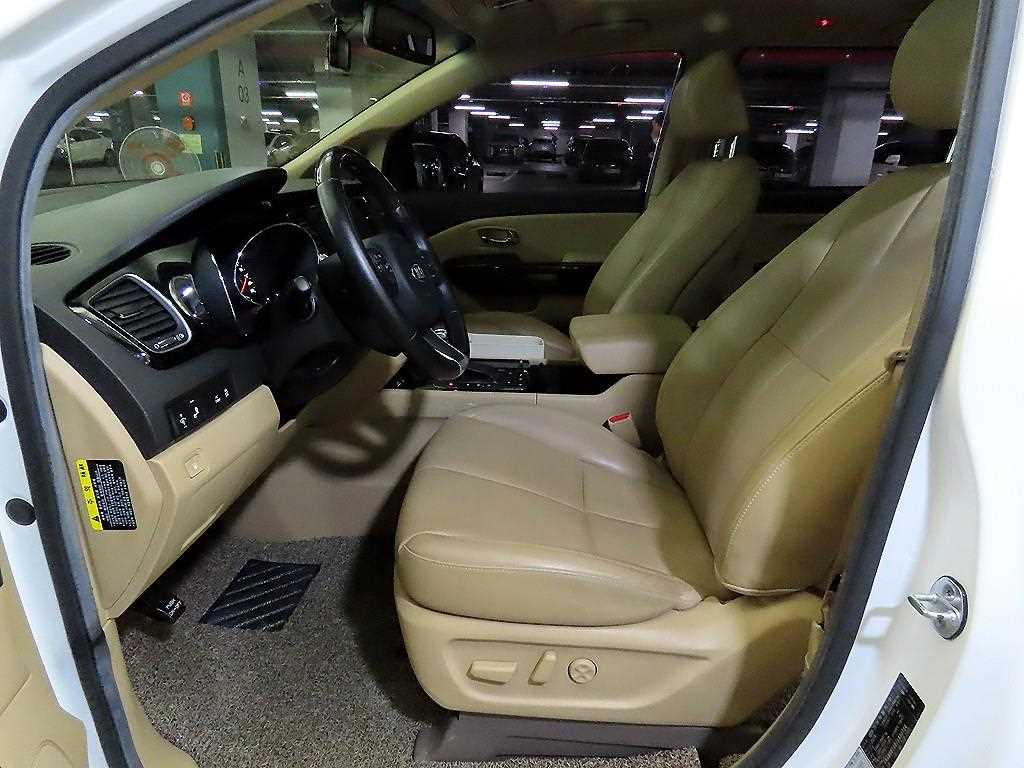 KIA Carnival - Vista 6
