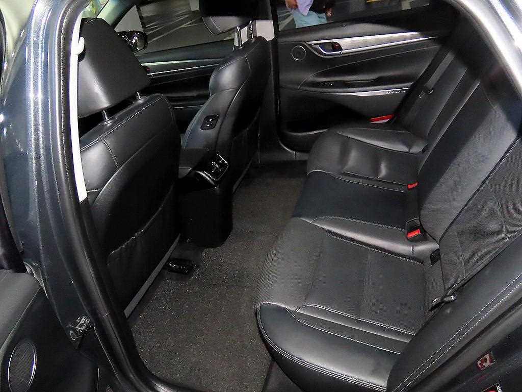 HYUNDAI Grandeur - Vista 7