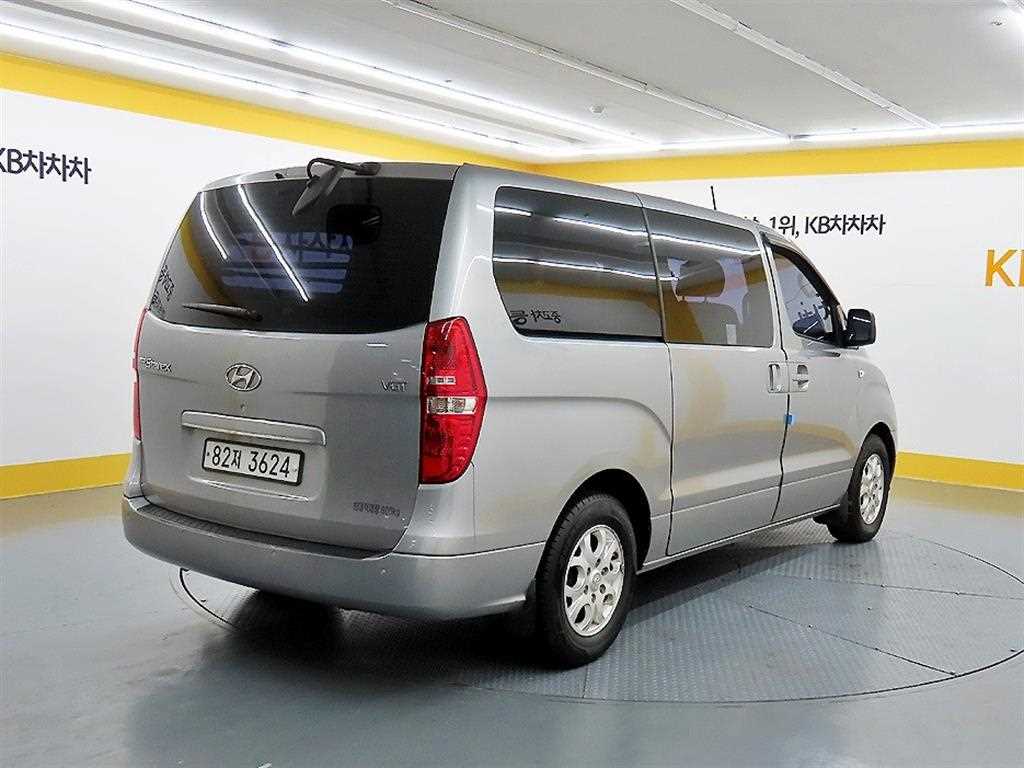 HYUNDAI Starex - Vista 4
