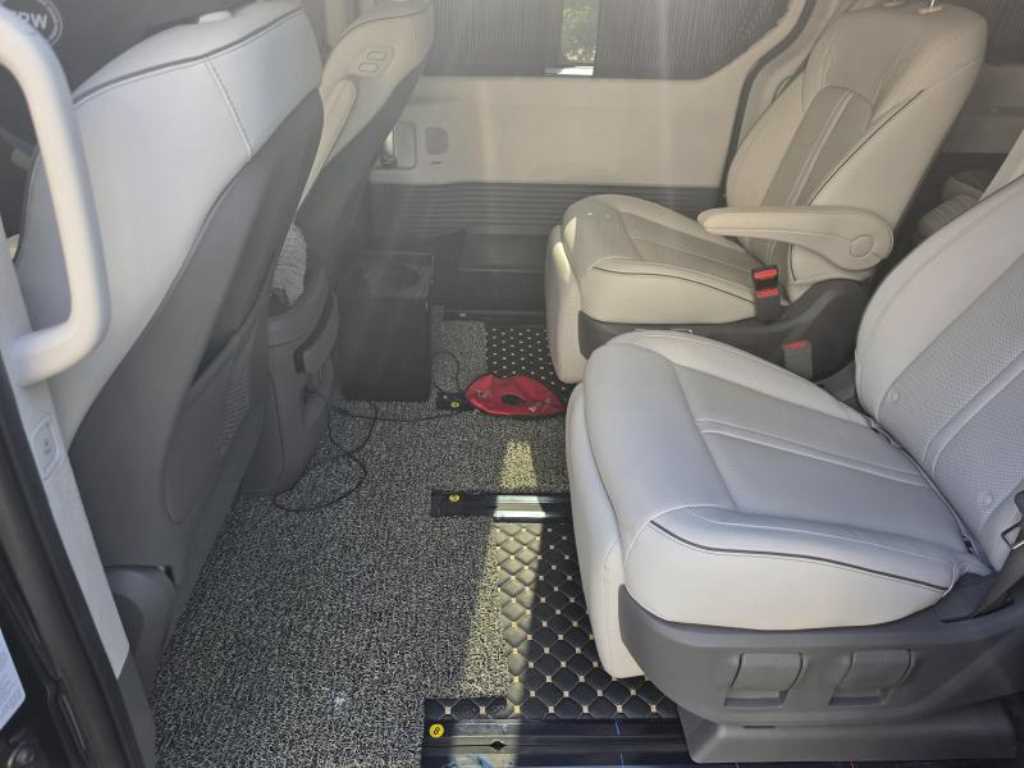HYUNDAI Staria - Vista 10