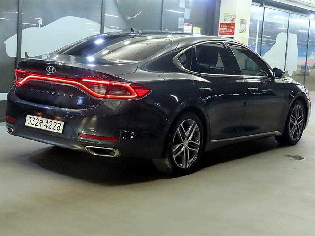 HYUNDAI Grandeur - Vista 4