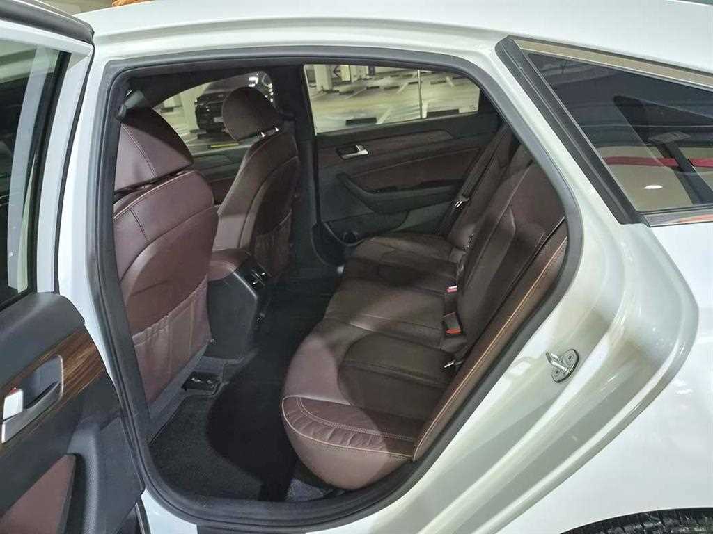 HYUNDAI Sonata - Vista 7