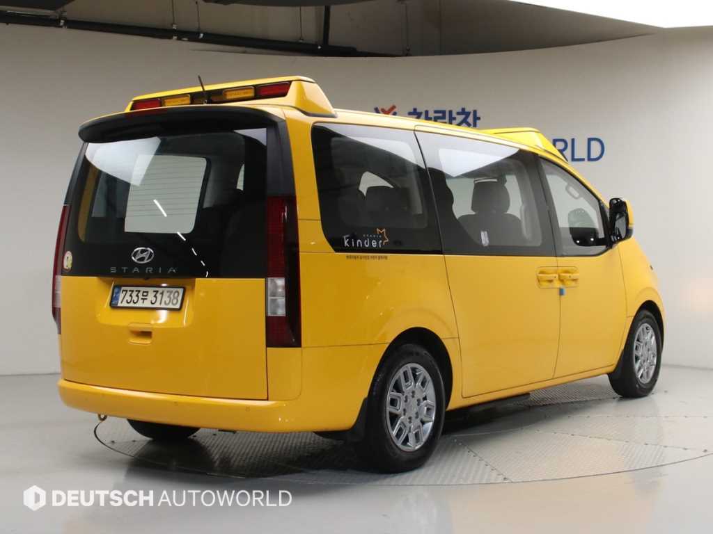 HYUNDAI Staria - Vista 2
