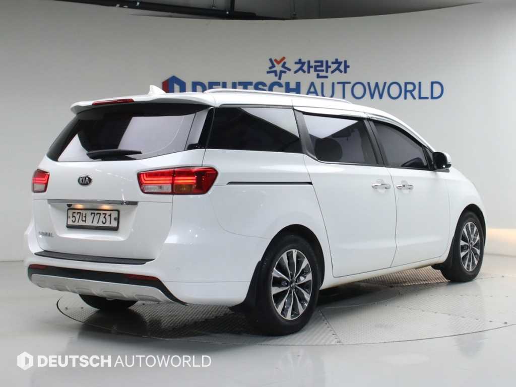 KIA Carnival - Vista 4