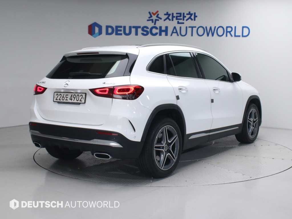 Mercedes Benz GLA Class - Vista 2