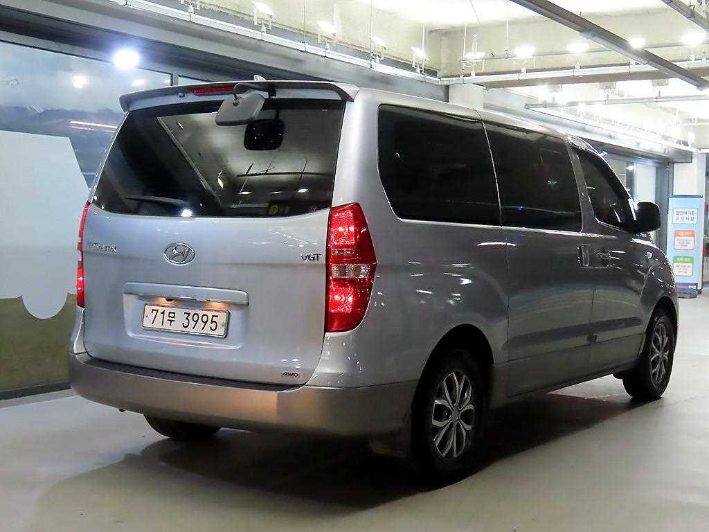 HYUNDAI Starex - Vista 4