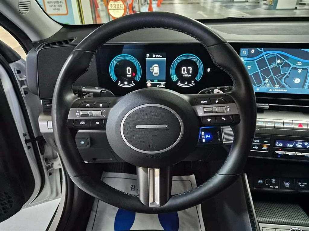 HYUNDAI Kona - Vista 8