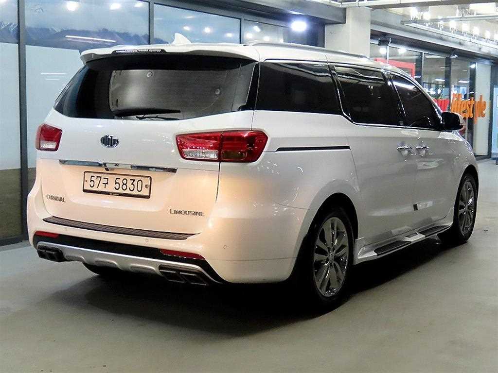 KIA Carnival - Vista 4