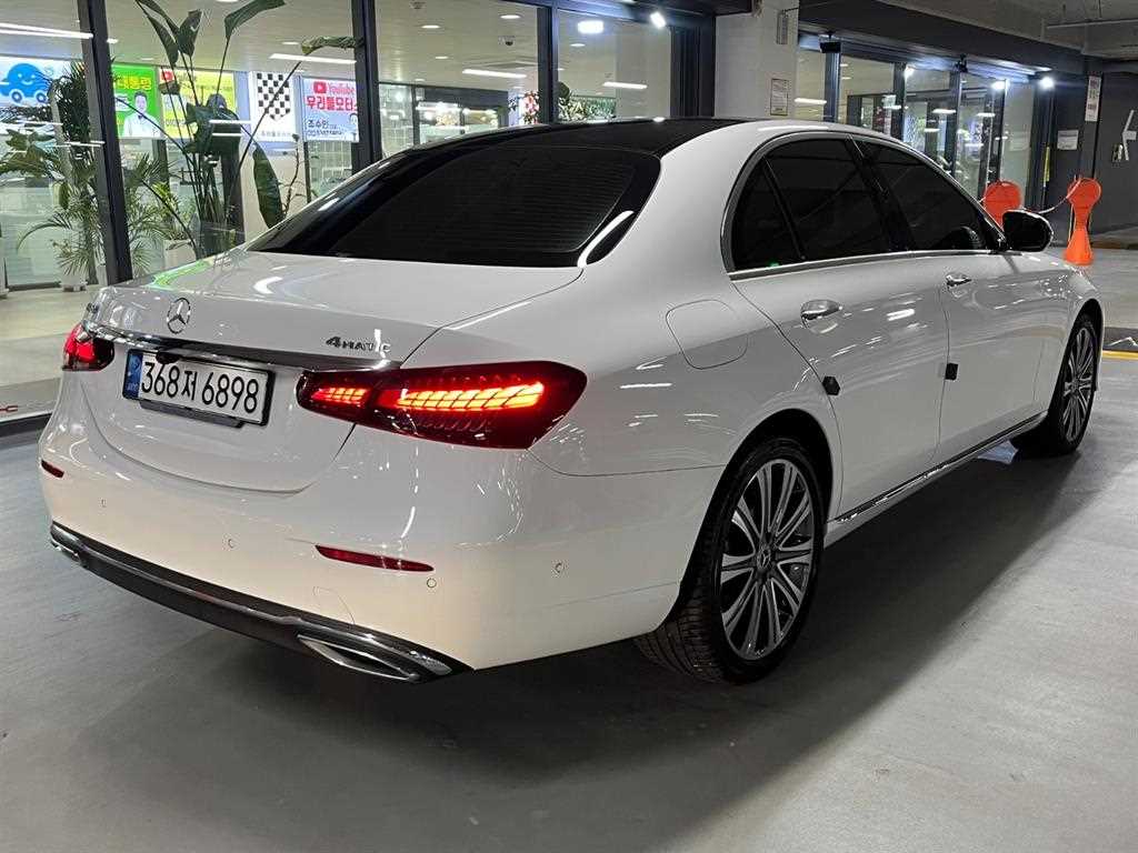 Mercedes Benz E class - Vista 4