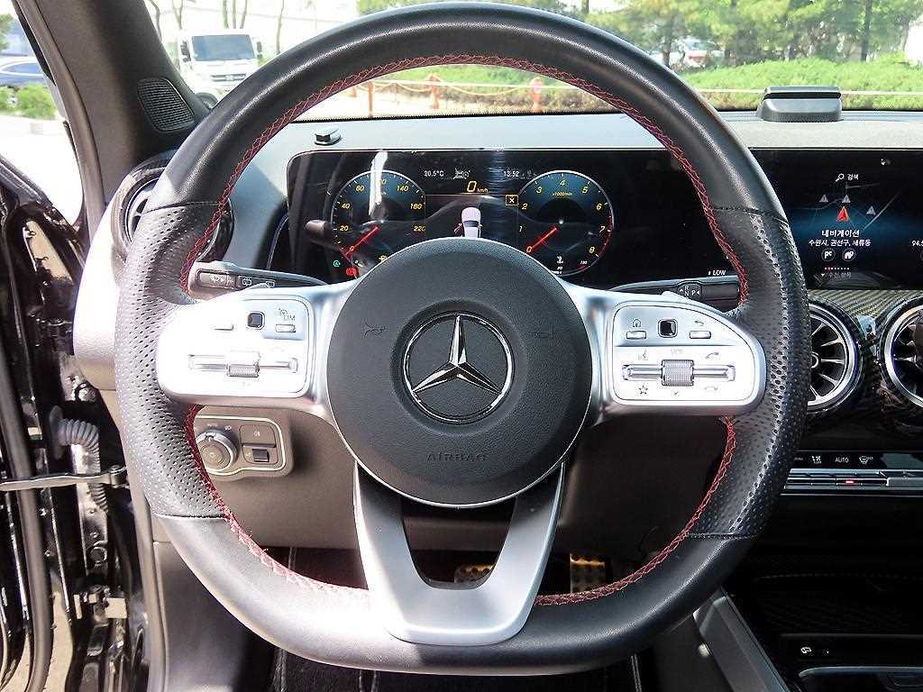 Mercedes Benz GLB Class - Vista 8