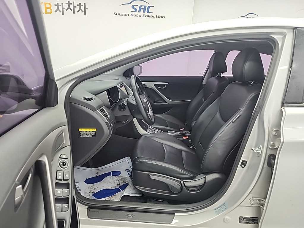 HYUNDAI Avante - Vista 11