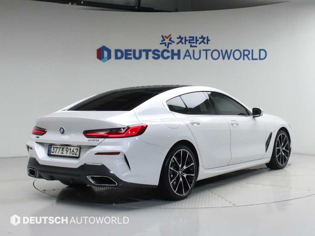 BMW 8 Series - Vista 4