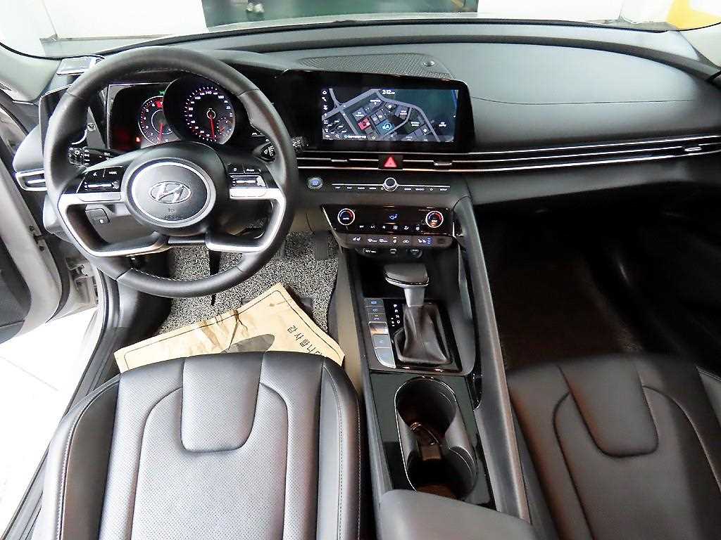 HYUNDAI Avante - Vista 7