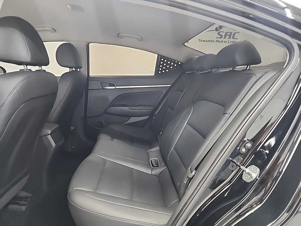 HYUNDAI Avante - Vista 12