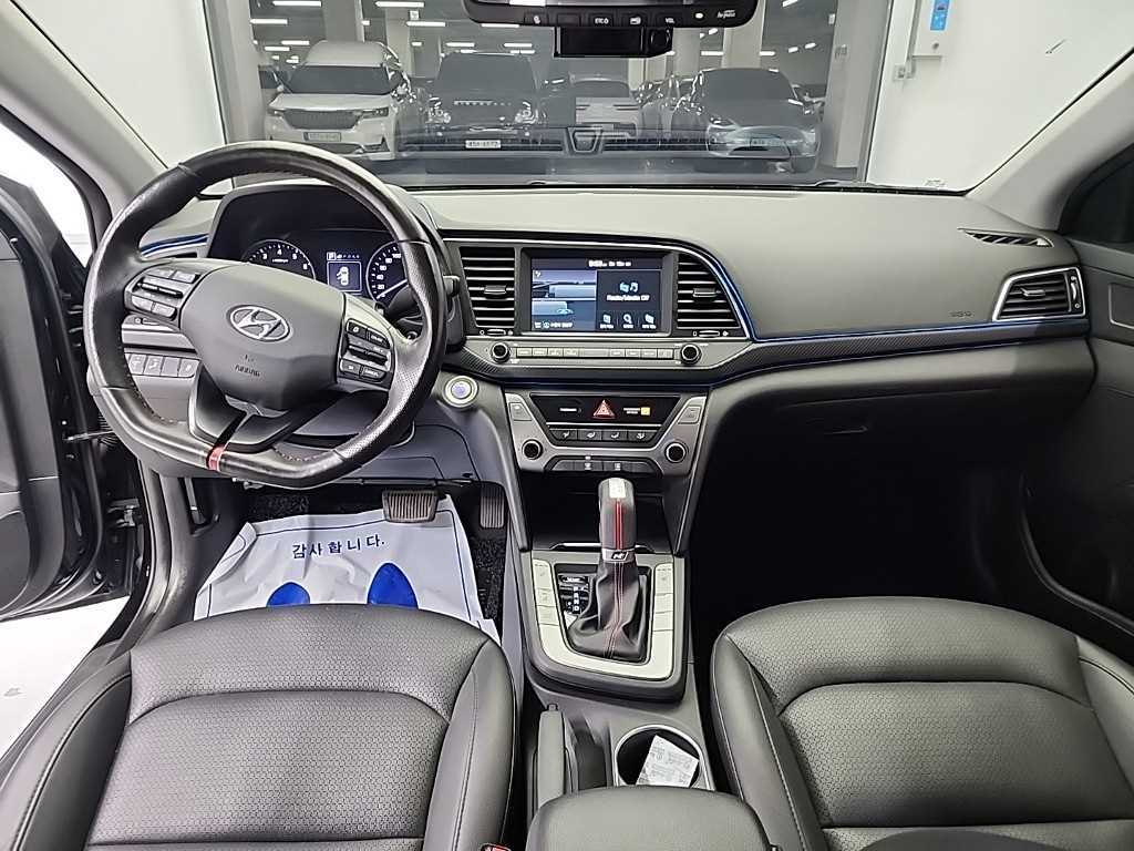 HYUNDAI Avante - Vista 7