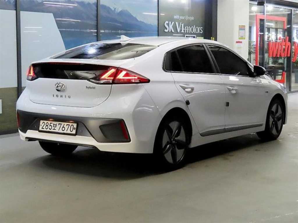 HYUNDAI Ioniq - Vista 4