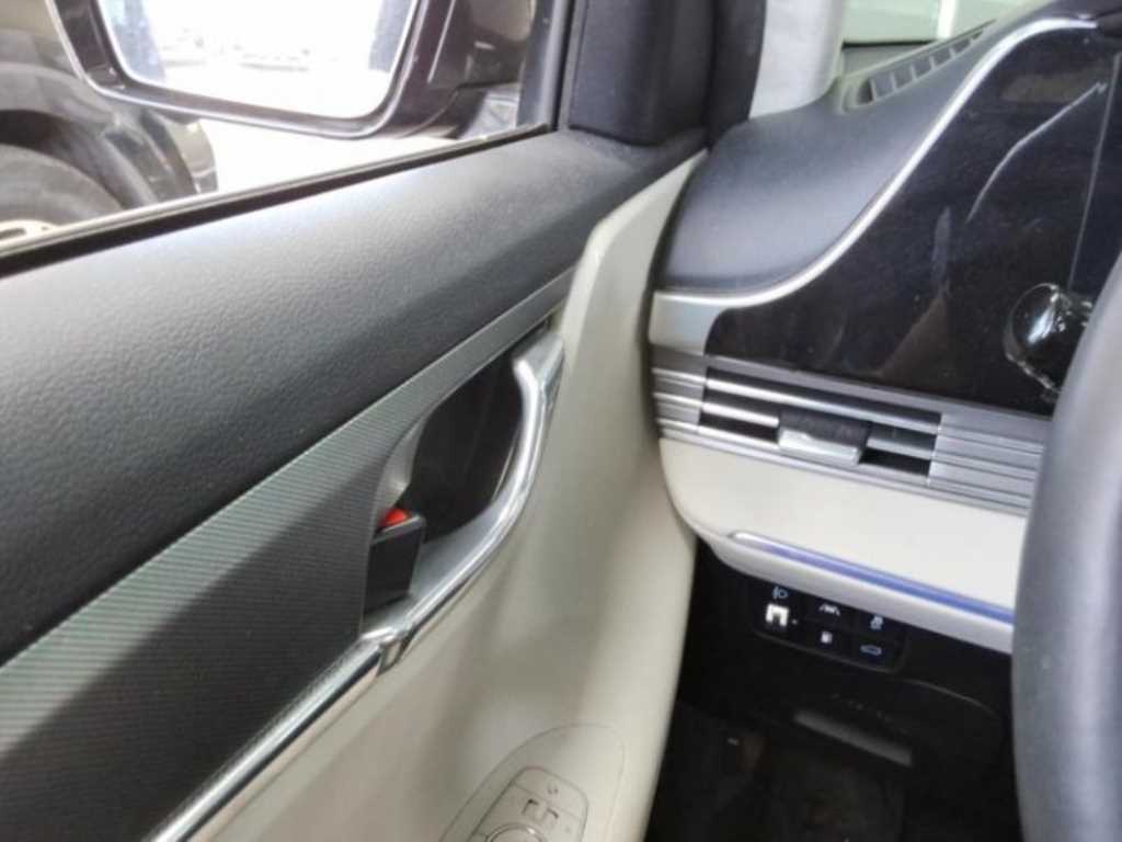 HYUNDAI Grandeur - Vista 2