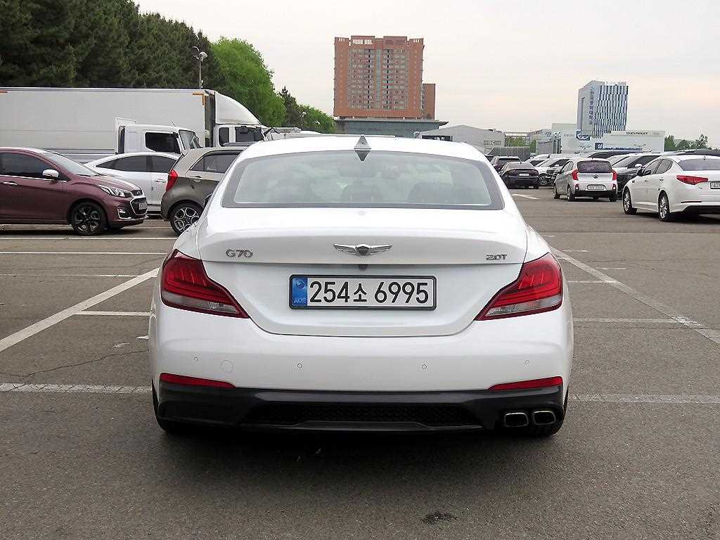 Genesis G70 - Vista 3