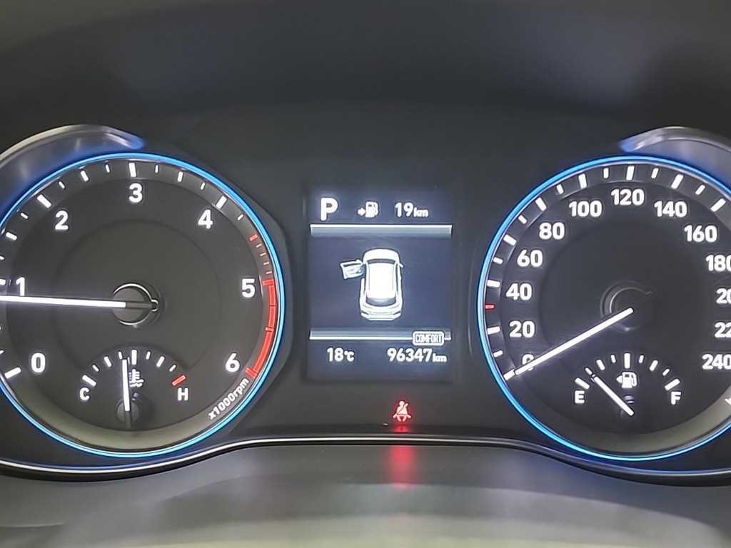 HYUNDAI Kona - Vista 7