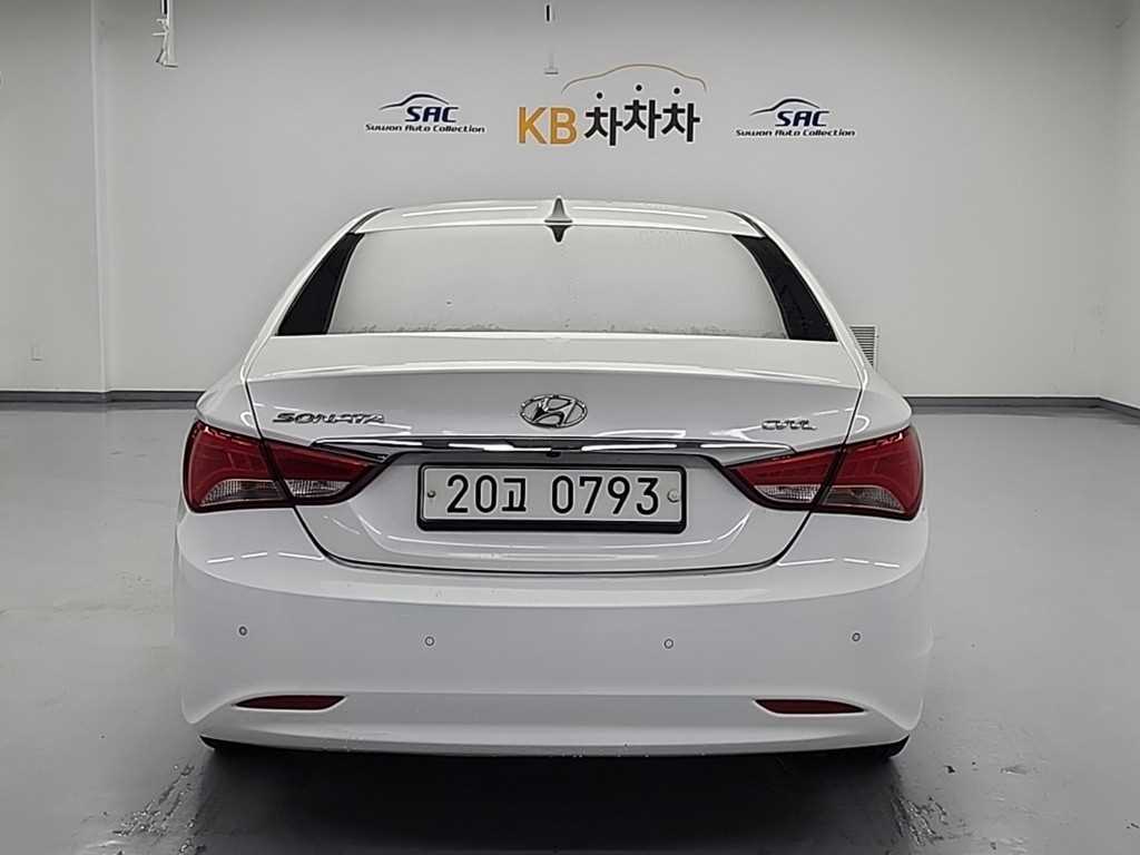 HYUNDAI Sonata - Vista 3