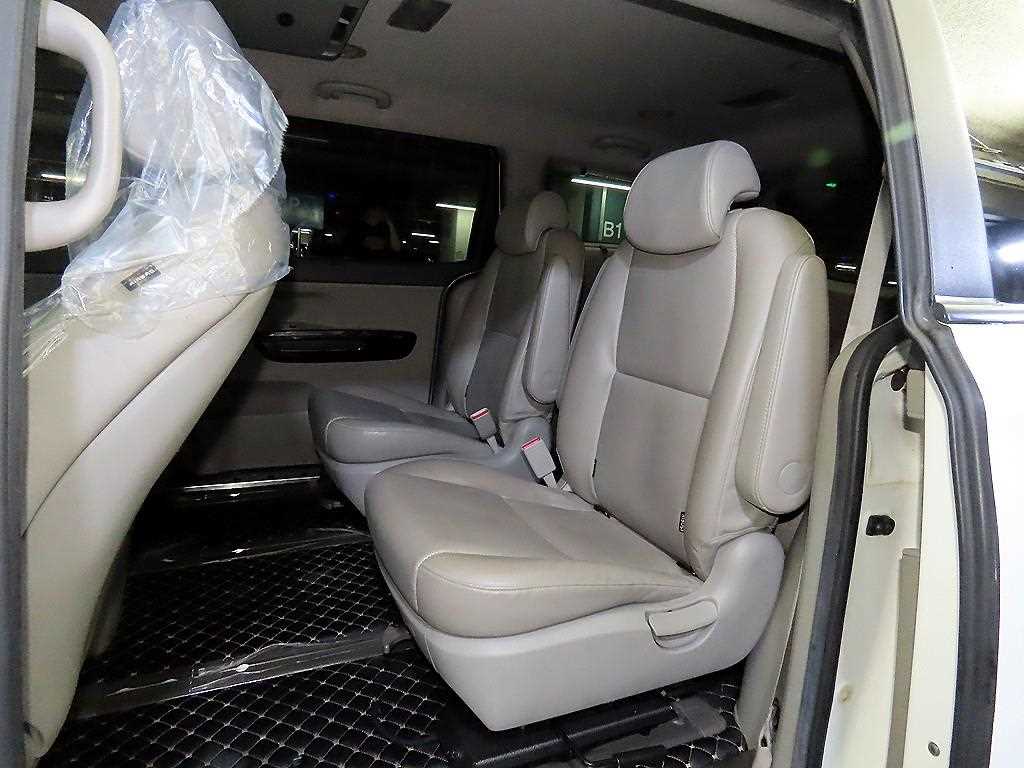 KIA Carnival - Vista 7