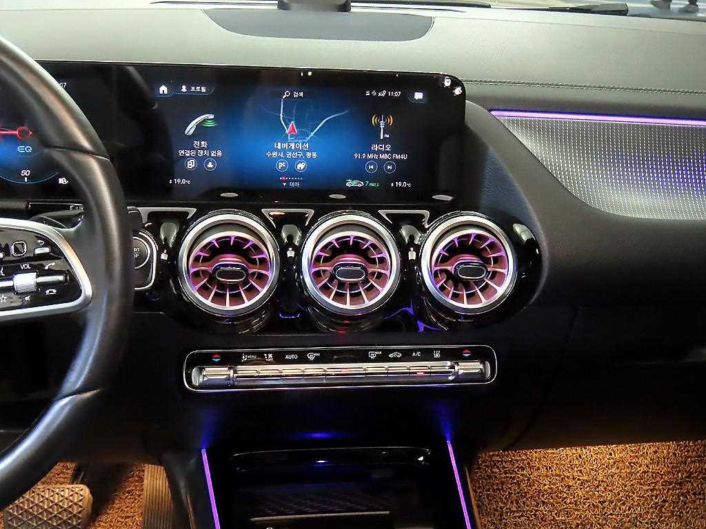 Mercedes Benz EQA - Vista 11