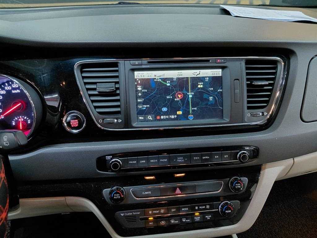 KIA Carnival - Vista 11