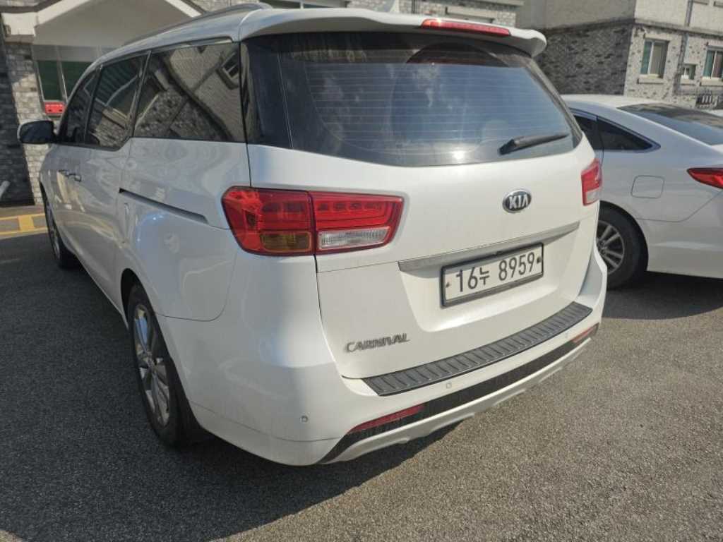 KIA Carnival - Vista 2