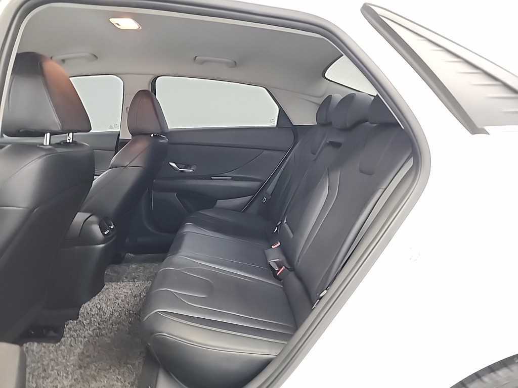 HYUNDAI Avante - Vista 12