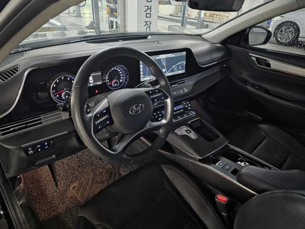 HYUNDAI Grandeur - Vista 5