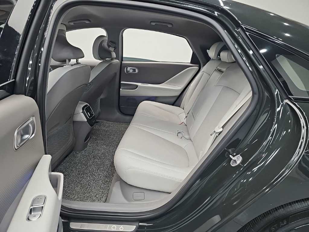 HYUNDAI Ioniq 6 - Vista 12