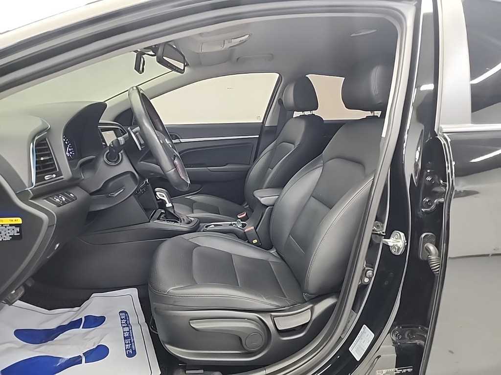 HYUNDAI Avante - Vista 11