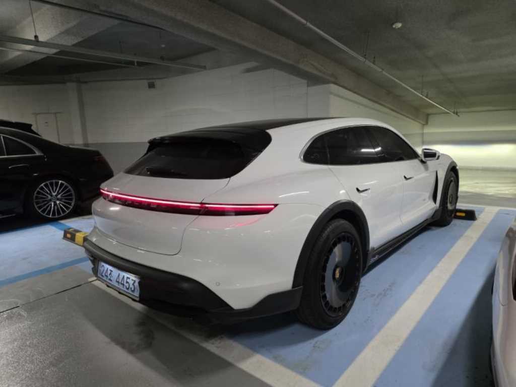 Porsche Taycan - Vista 4