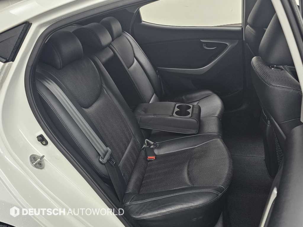 HYUNDAI Avante - Vista 12