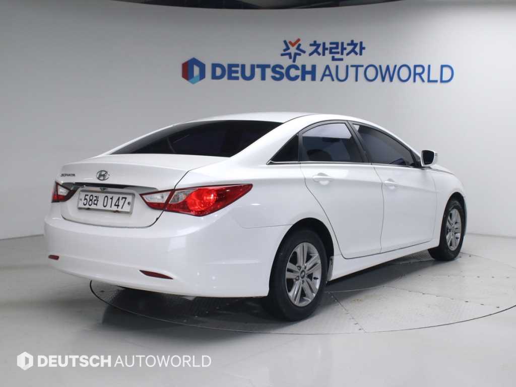 HYUNDAI Sonata - Vista 4