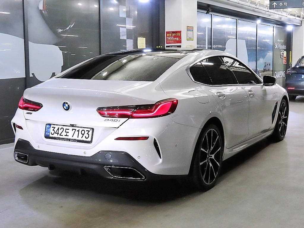 BMW 8 Series - Vista 4