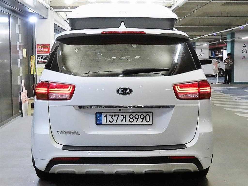 KIA Carnival - Vista 5