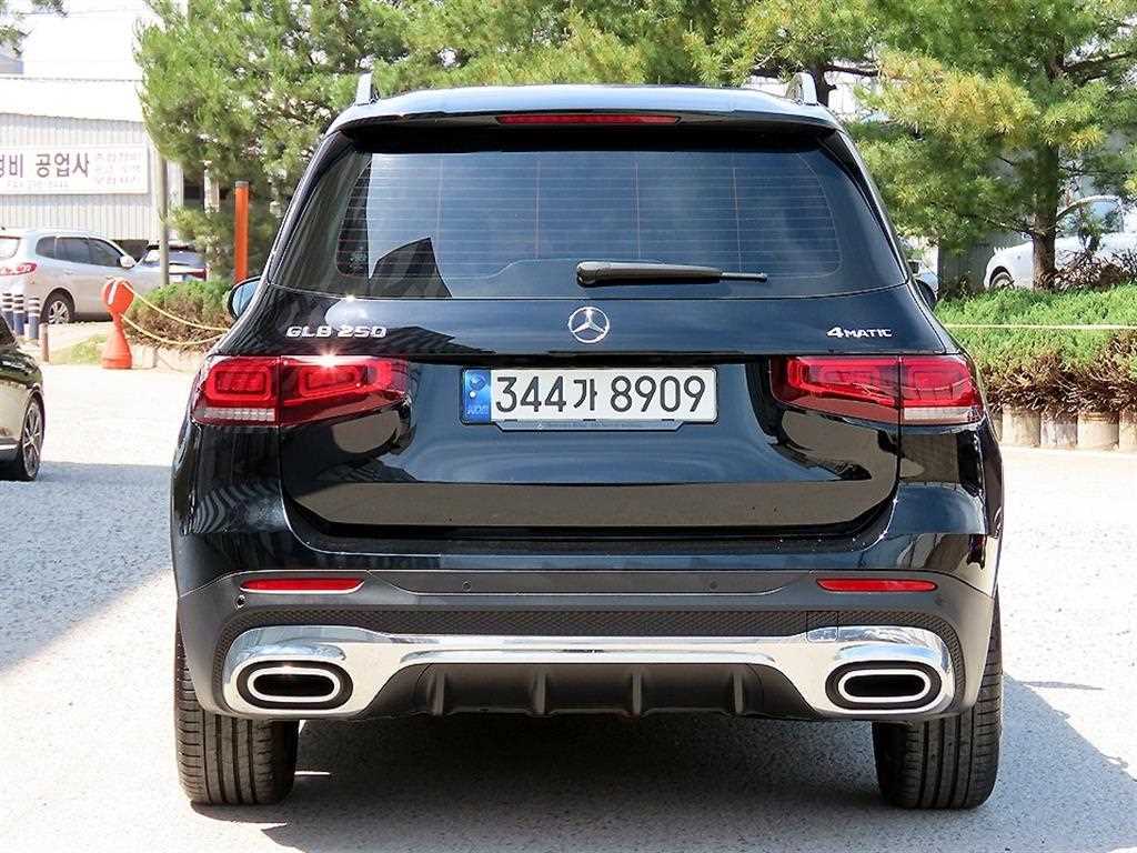 Mercedes Benz GLB Class - Vista 4