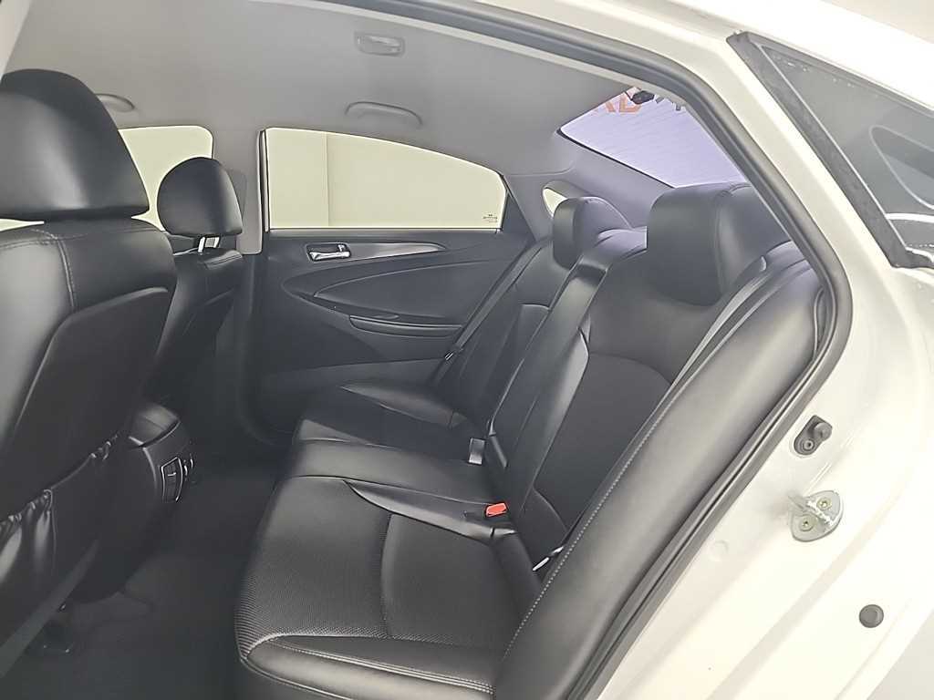 HYUNDAI Sonata - Vista 12