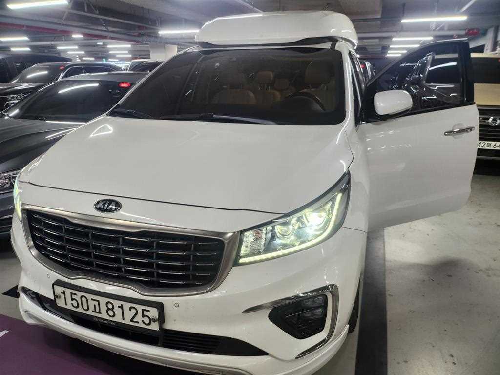 KIA Carnival - Vista 4