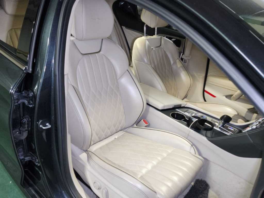 Genesis G70 - Vista 4