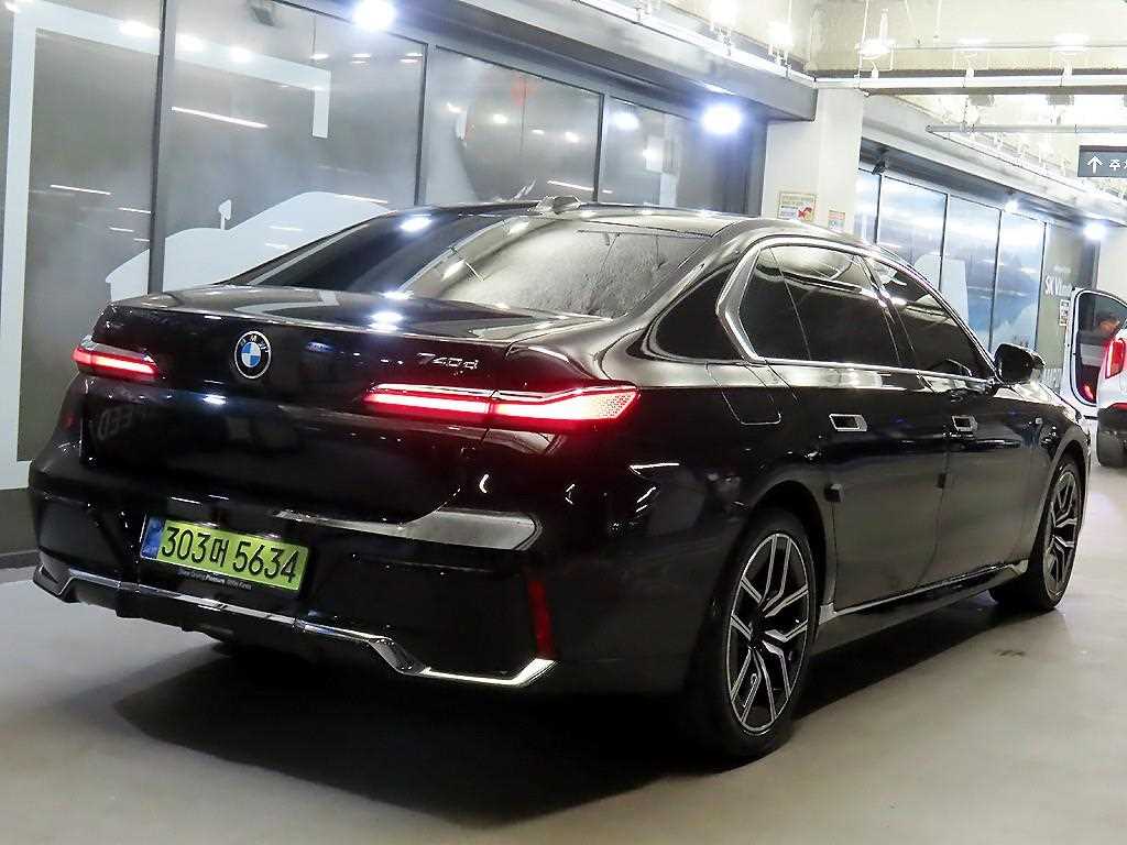 BMW 7 Series - Vista 4