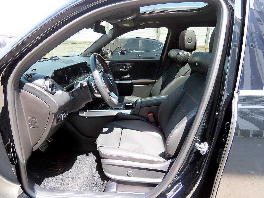 Mercedes Benz GLB Class - Vista 5
