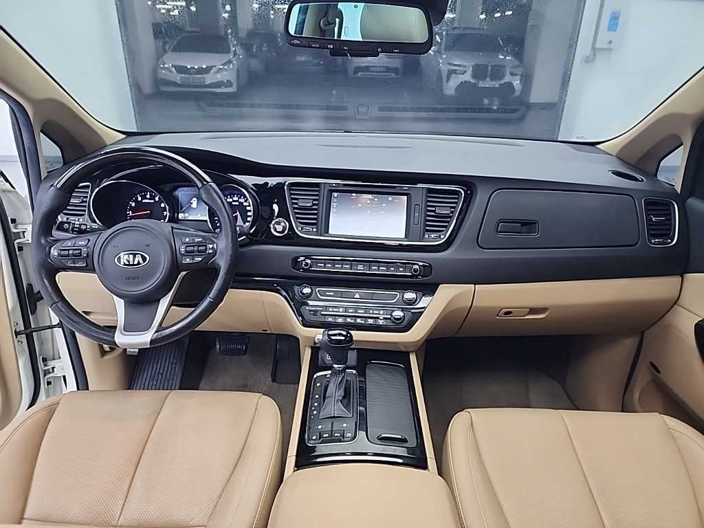 KIA Carnival - Vista 7