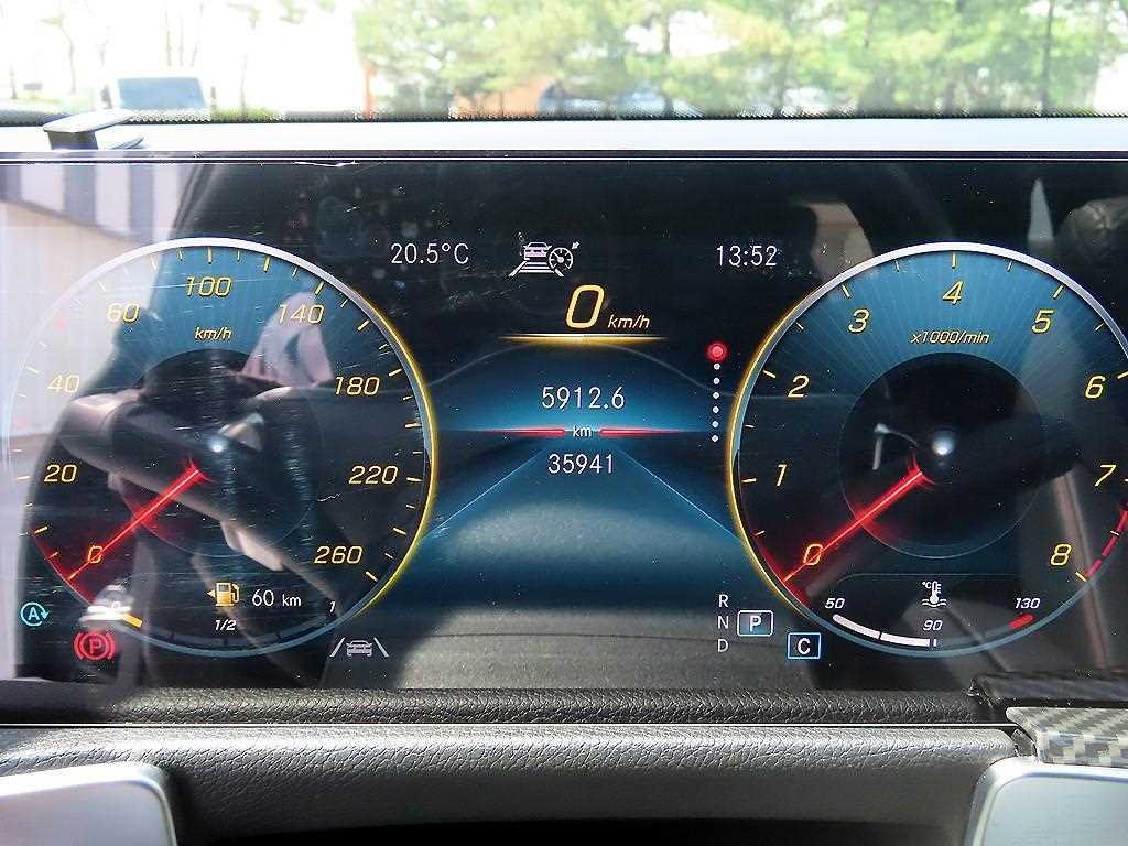 Mercedes Benz GLB Class - Vista 9