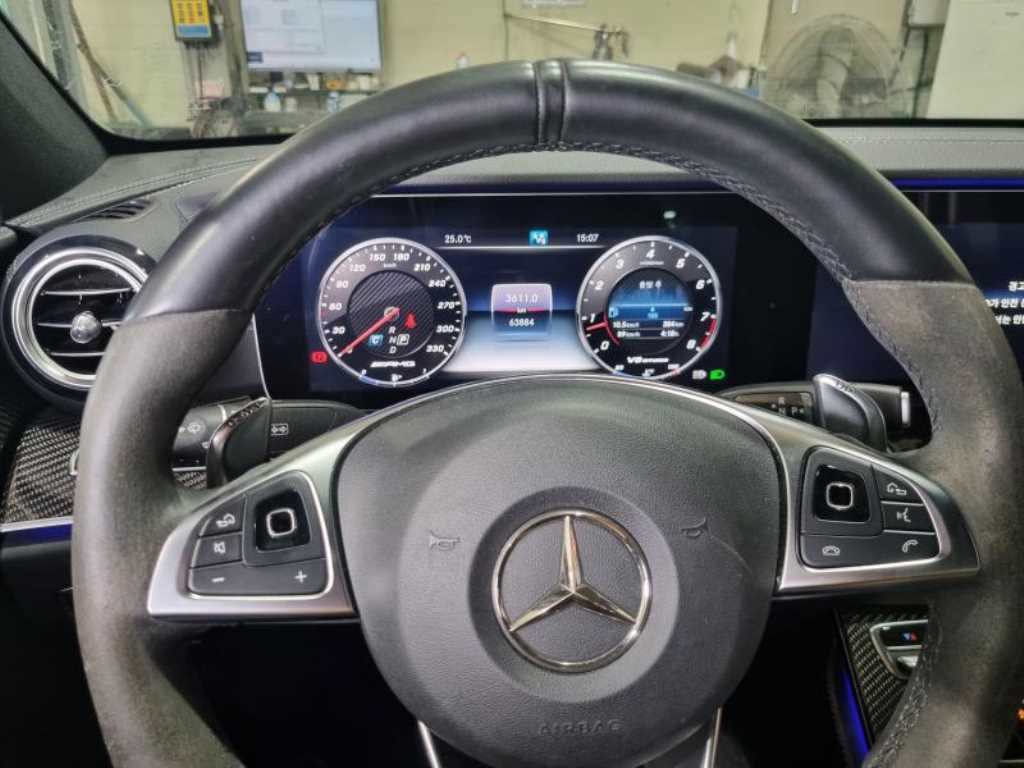 Mercedes Benz E class - Vista 5