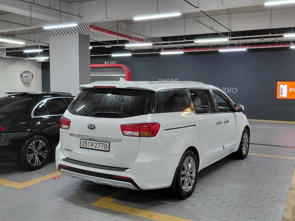 KIA Carnival - Vista 2