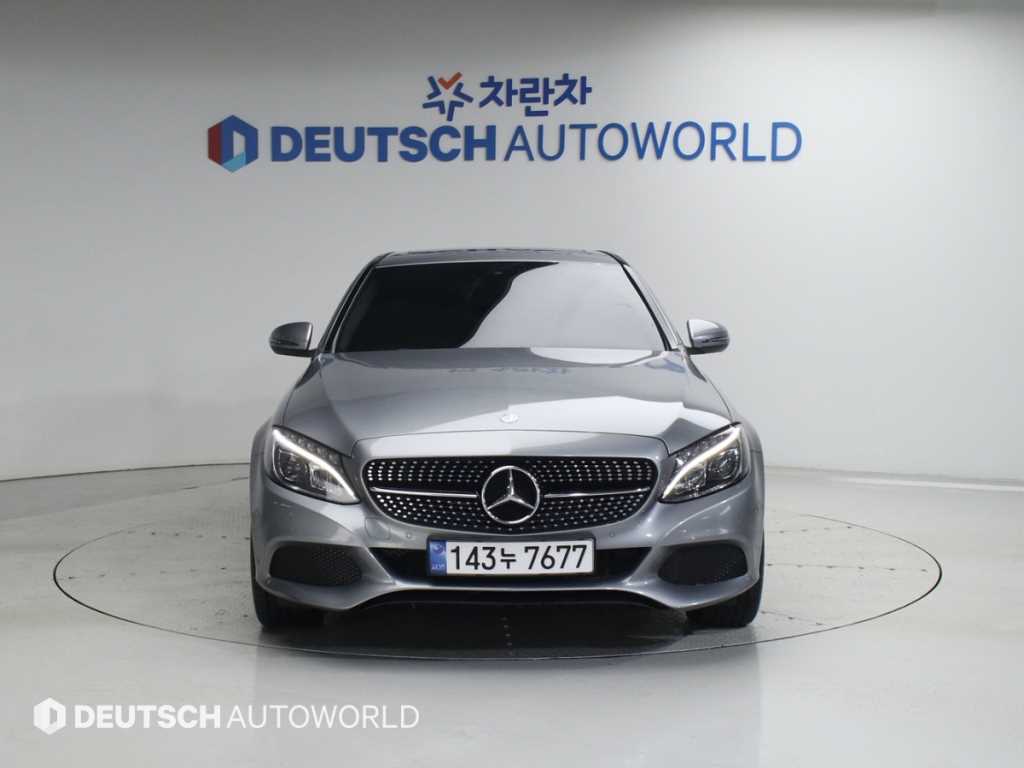 Mercedes Benz C Class - Vista 3